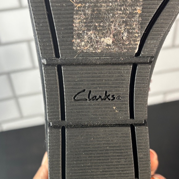 Clarks Shiny Maroon Ankle Booties - Picture 5 of 5